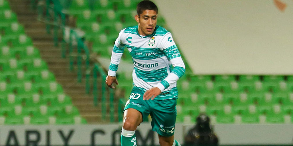 Contento juvenil santista Omar Campos con su debut en Primera División