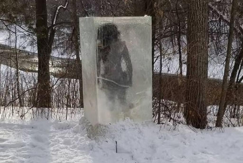 Encuentran bloque de hielo con 'cavernícola congelado' en Minnesota