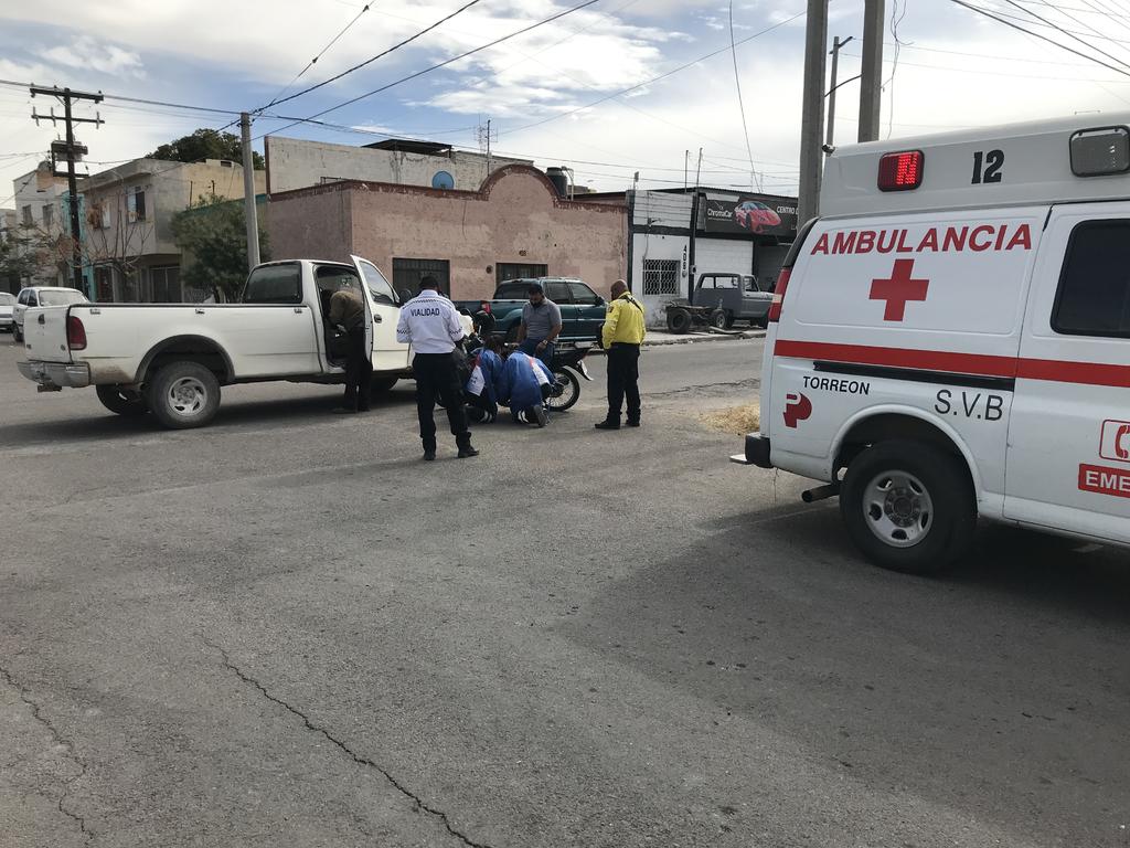 Accidente en Torreón deja a motociclista lesionado