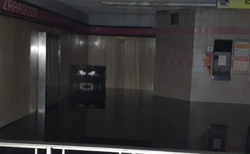 Estación Zaragoza del Metro de la CDMX se inunda de aguas negras