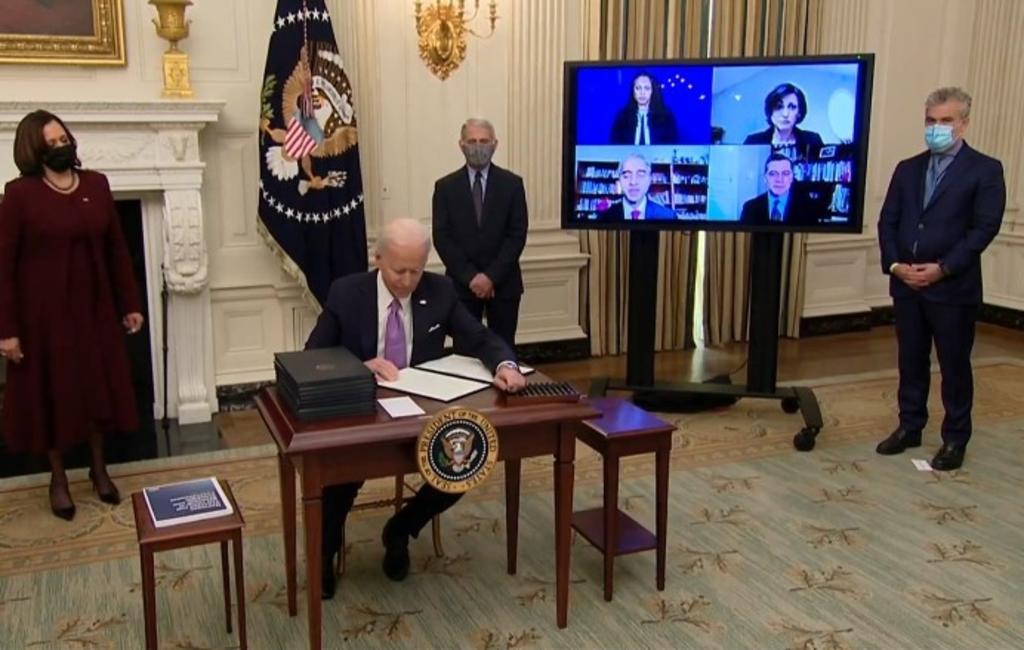 Joe Biden firma órdenes ejecutivas contra la pandemia