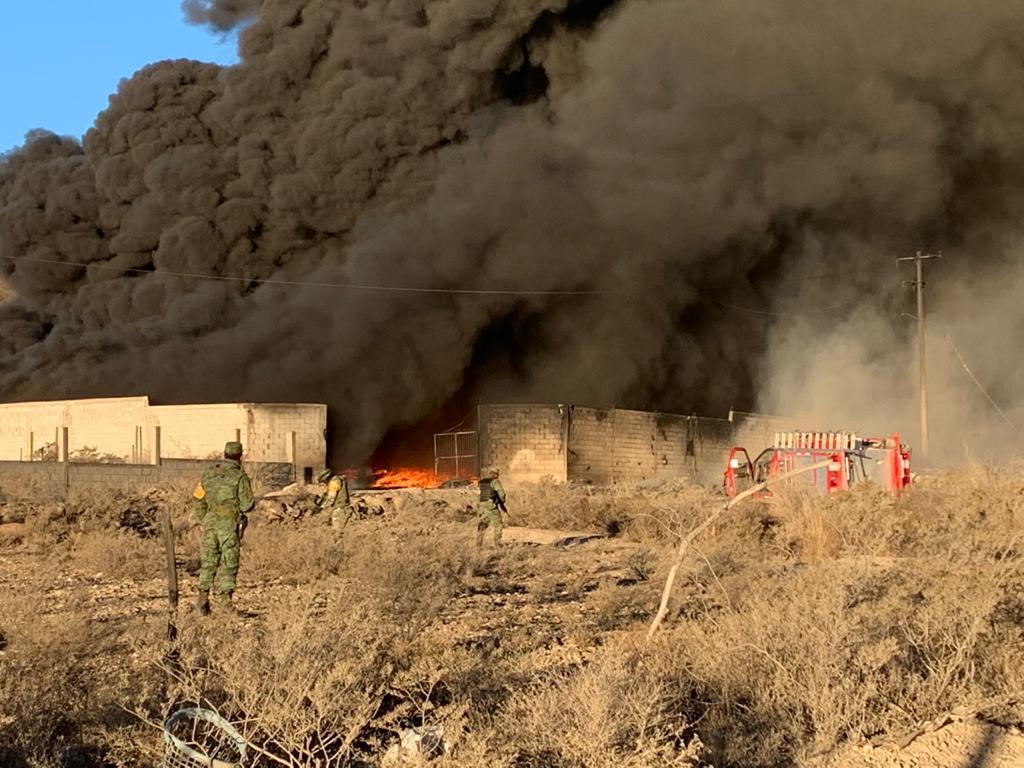 Se incendia recicladora entre los límites de Saltillo y Ramos Arizpe
