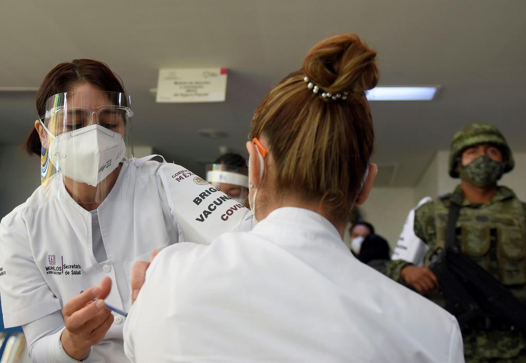 Detienen a dos trabajadores por presunto robo de vacunas COVID en Cuernavaca
