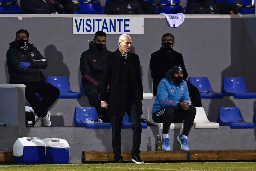 Zinedine Zidane da positivo y no estará ante Alavés
