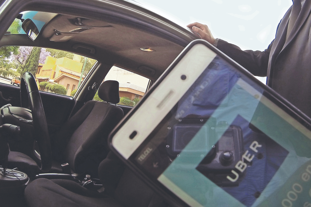 Choferes de InDriver, DiDi y Uber en Saltillo denuncian 'cacería'