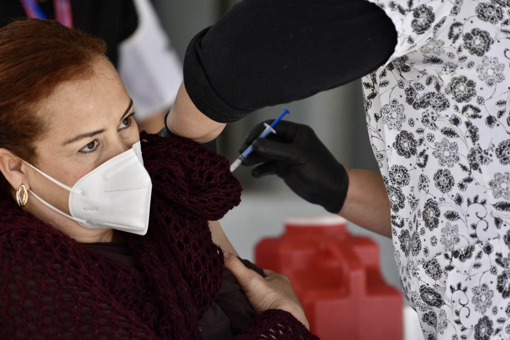 Alistan fase para vacunar a adultos mayores en Coahuila