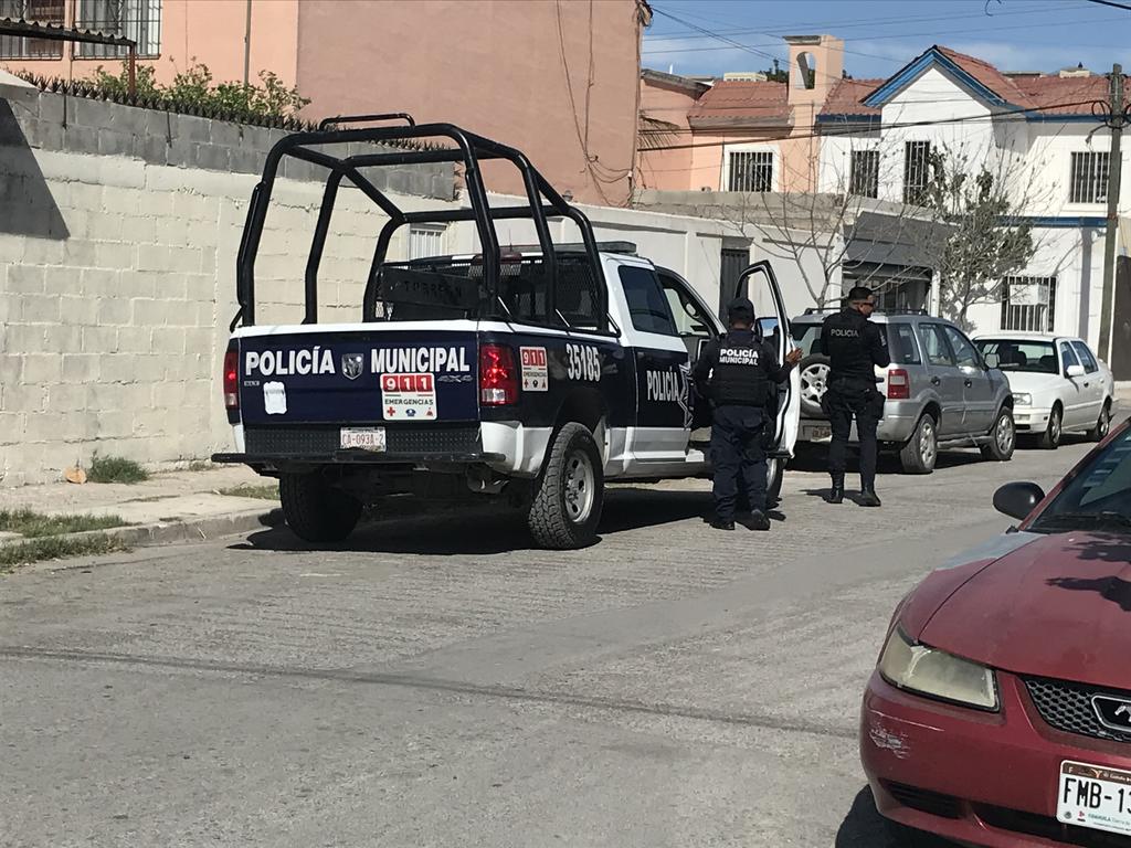 Hombres armados despojan a mujer de 18 mil pesos en Torreón