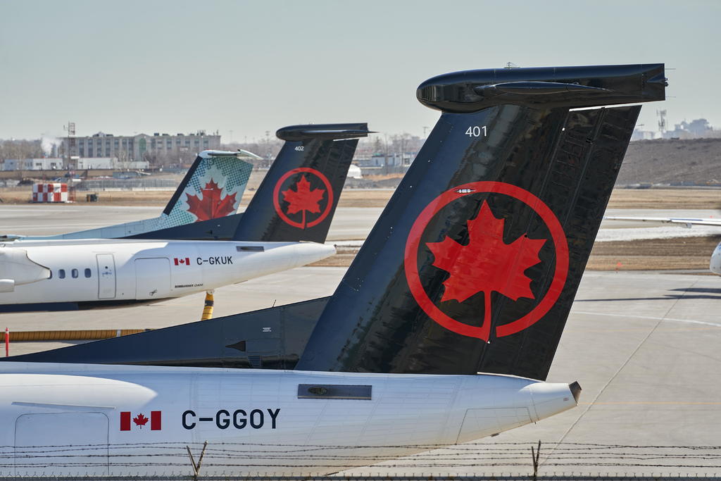 Prevé México pérdida de 782 mdd por cese de vuelos de Canadá
