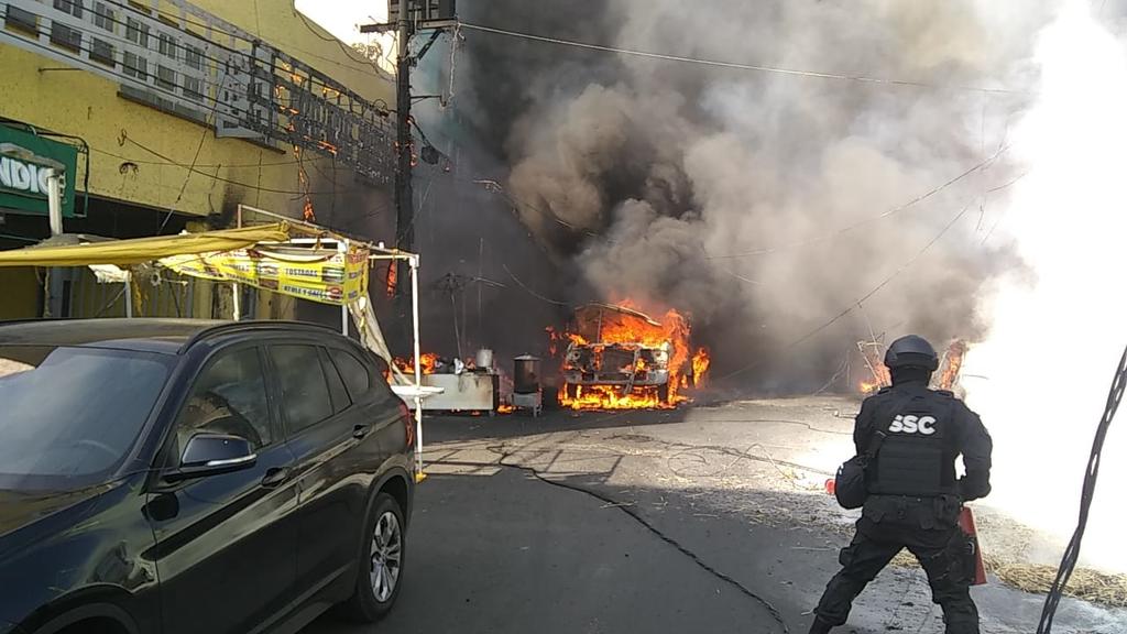 Pipa de gas se incendia en inmediaciones del Mercado de Jamaica en la CDMX