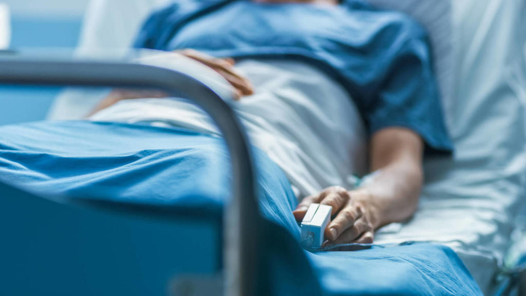 Joven se entera de la pandemia tras despertar de un coma de casi un año