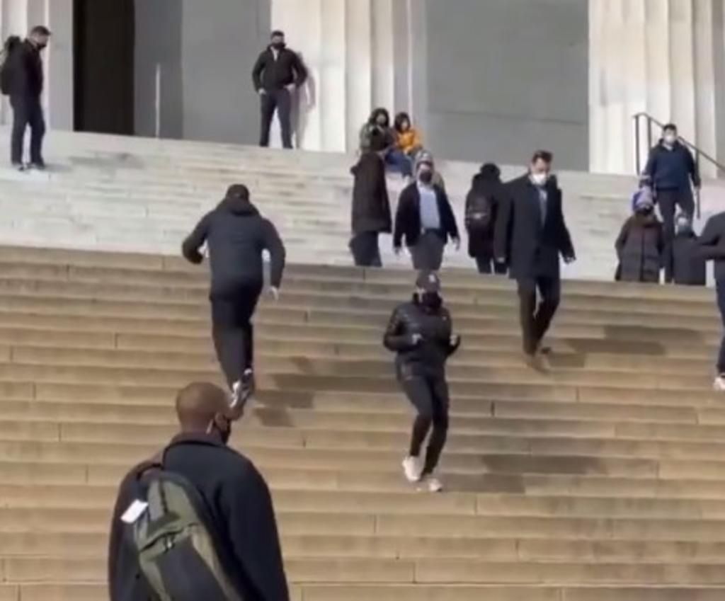 Kamala Harris se ejercita en las escaleras del Lincoln Memorial