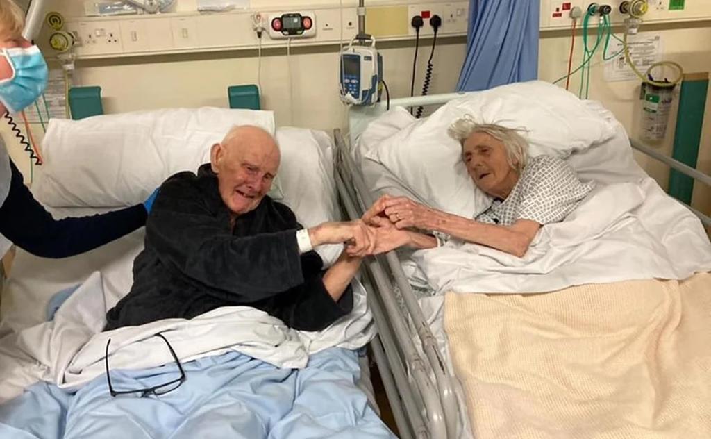 Se hace viral la última imagen de una pareja de ancianos que fallece por COVID