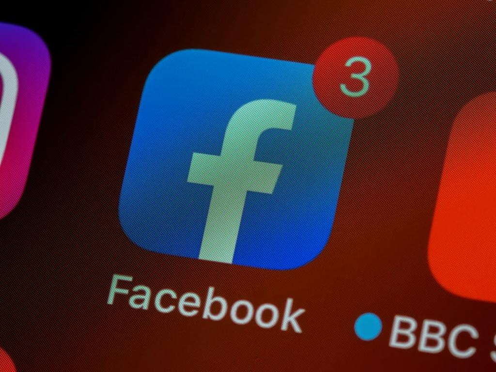 Facebook eliminó más mensajes de acoso y odio a finales del 2020