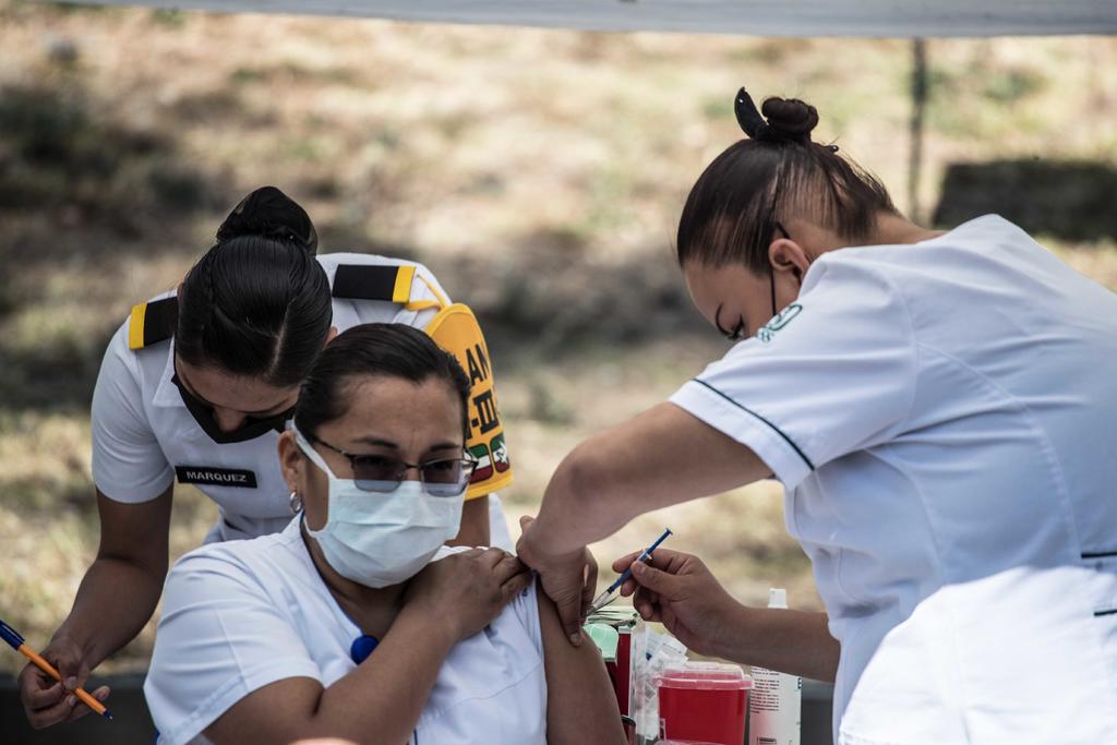 Llegarán hoy a Coahuila segundas dosis de vacuna para trabajadores de la salud