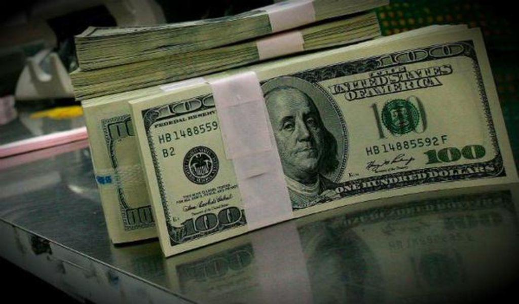 Peso mexicano pierde frente al dólar; es la moneda más depreciada