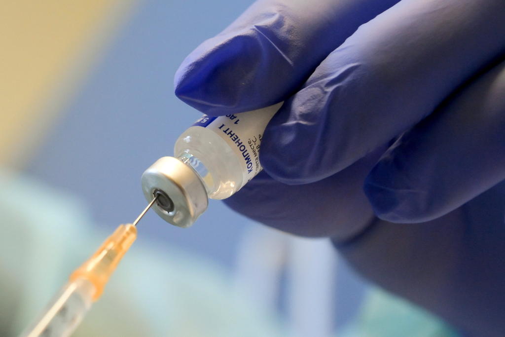 Primer embarque de vacuna rusa llegará a México este fin de semana