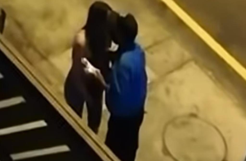 Suspenden a policía por besar a mujer en vez de multarla en Perú