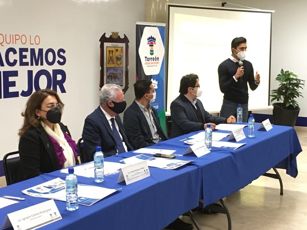 Anuncian en Torreón estímulos económicos para 300 estudiantes