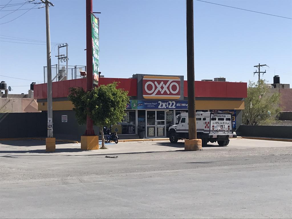 Asaltan tienda de conveniencia en colonia Las Dalias de Torreón