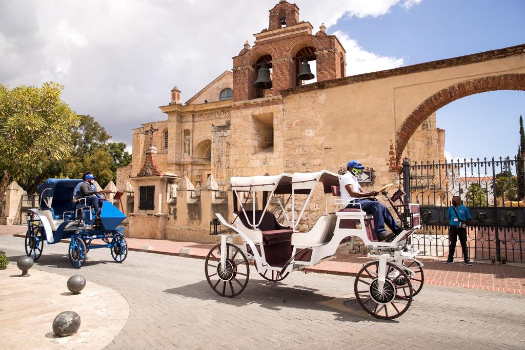 Santo Domingo cambia los carruajes de calesas por motorizadas