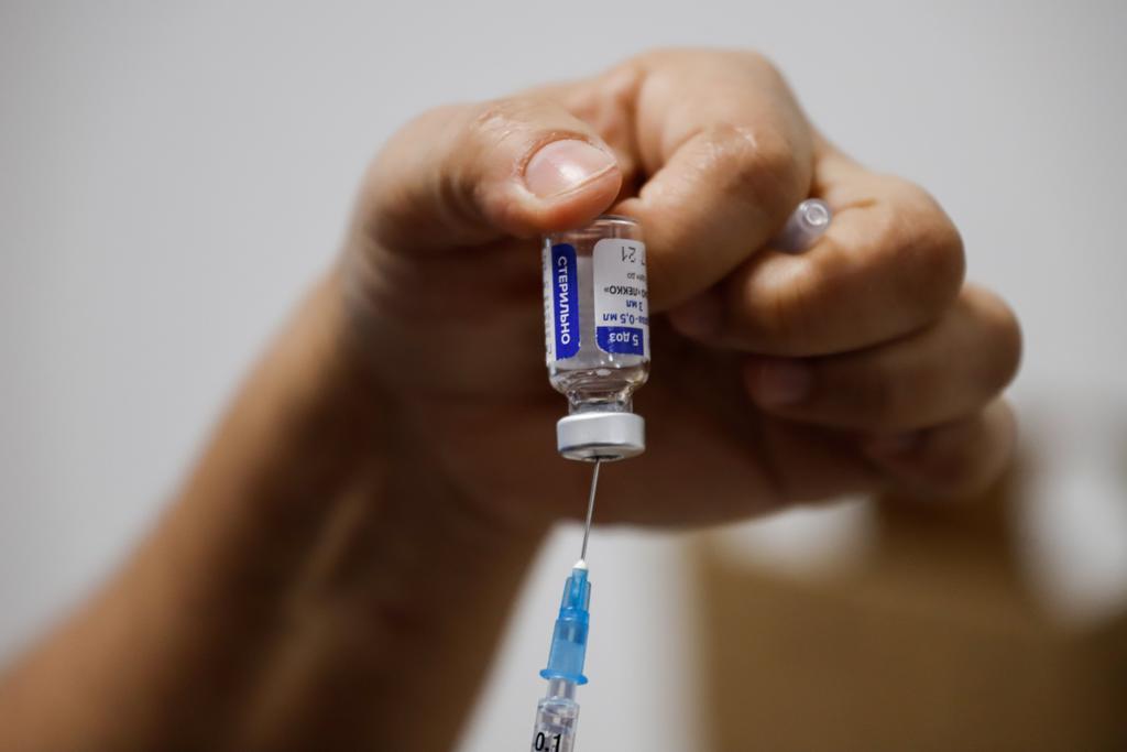 AMLO alerta sobre venta de vacunas contra COVID-19 'hechizas'