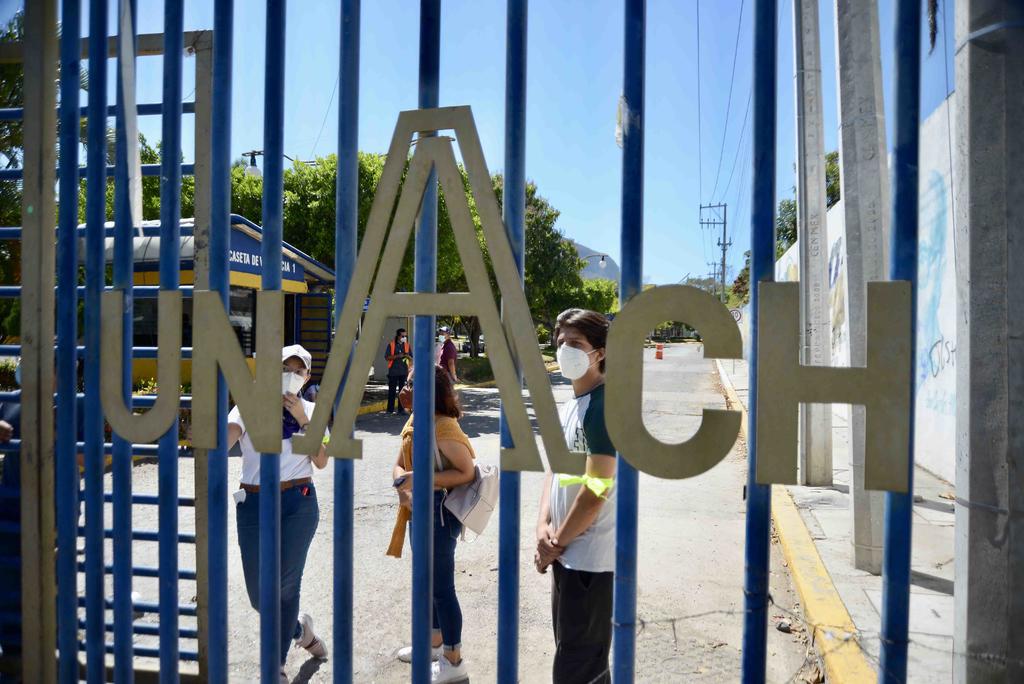 Estudiantes toman Autónoma de Chiapas por feminicidio de Mariana