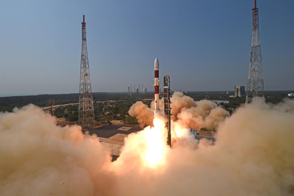 Lanza India el primer satélite de vigilancia desarrollado por Brasil