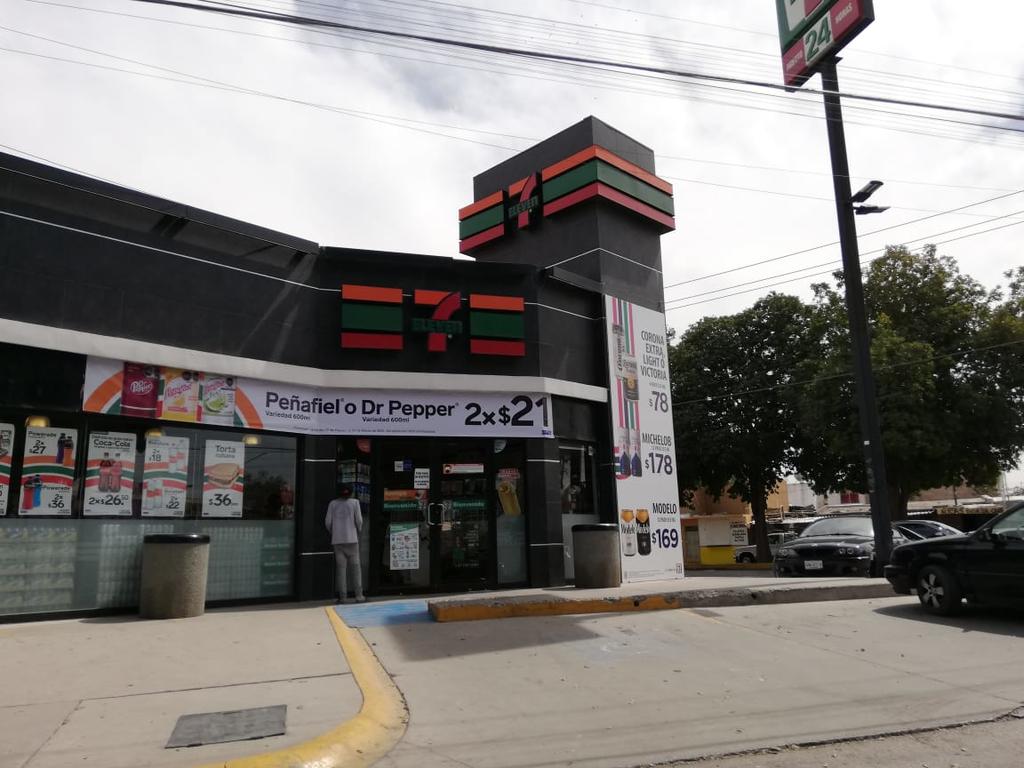 Asaltan tienda de conveniencia en la colonia Alamedas de Torreón