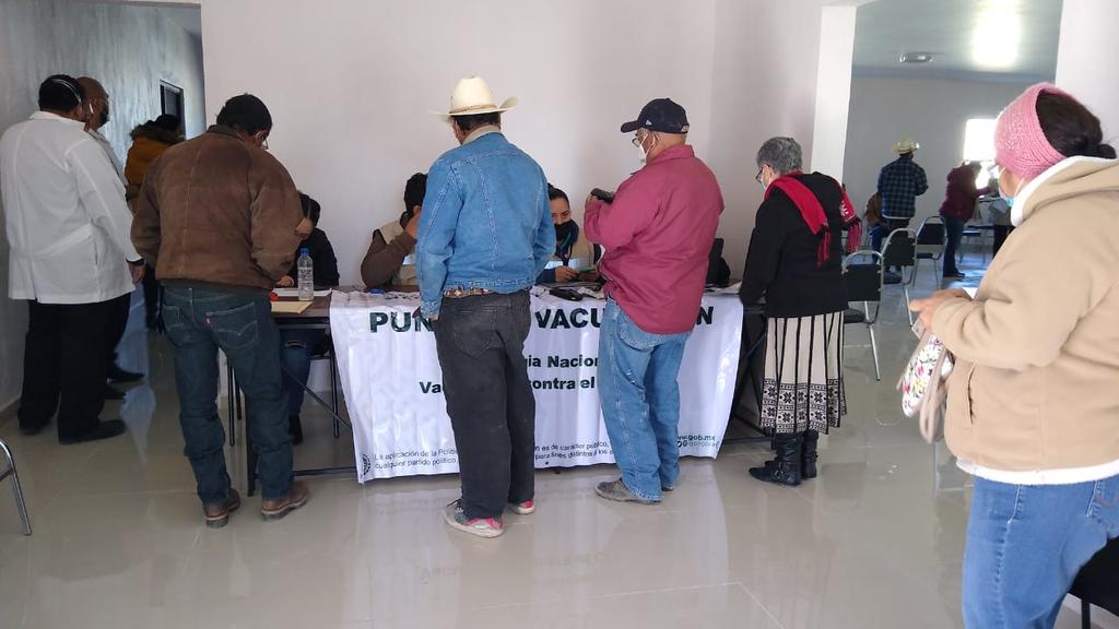 Inicia vacunación de adultos mayores en Nava