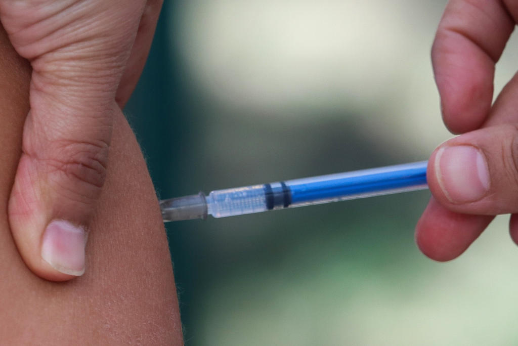 Vacuna de CanSino podría aplicarse a finales de marzo, anuncia Ebrard