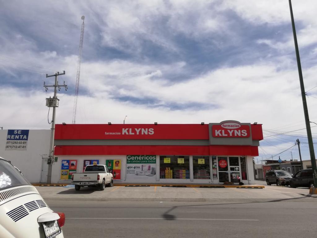 Sujeto armado asalta farmacia en Torreón