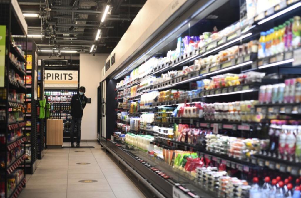Amazon abre su primer supermercado sin cajeros en Londres