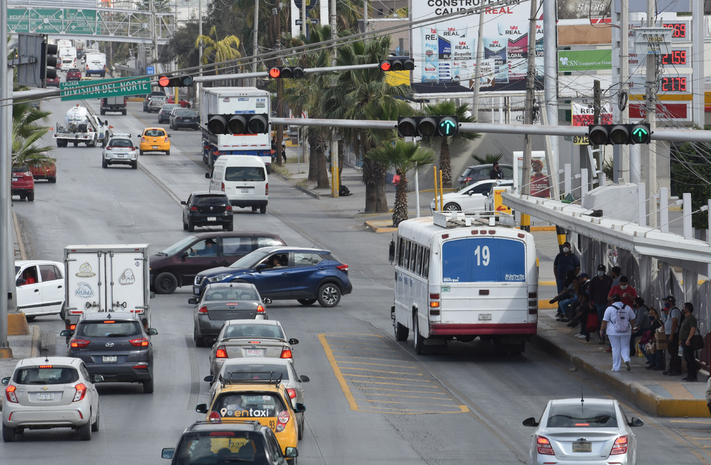 Semáforos retirados se regresaron al Municipio de Torreón