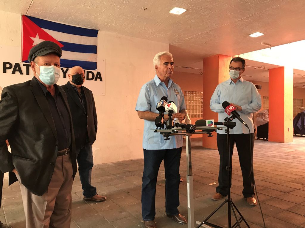 Cubanos de EUA apoyan movimiento 'Patria y vida'