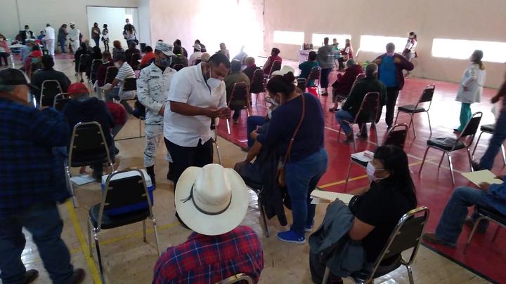Con retraso comienza aplicación de vacuna contra el COVID en Allende