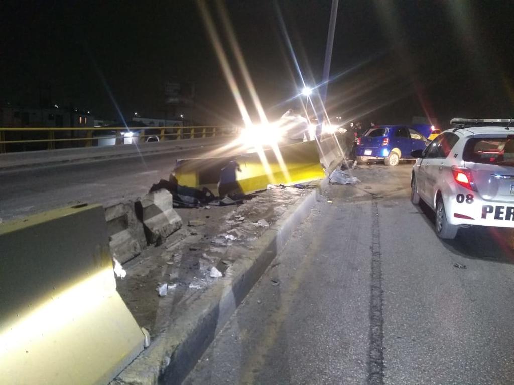 Se registra accidente vial en puente El Tajito de Torreón
