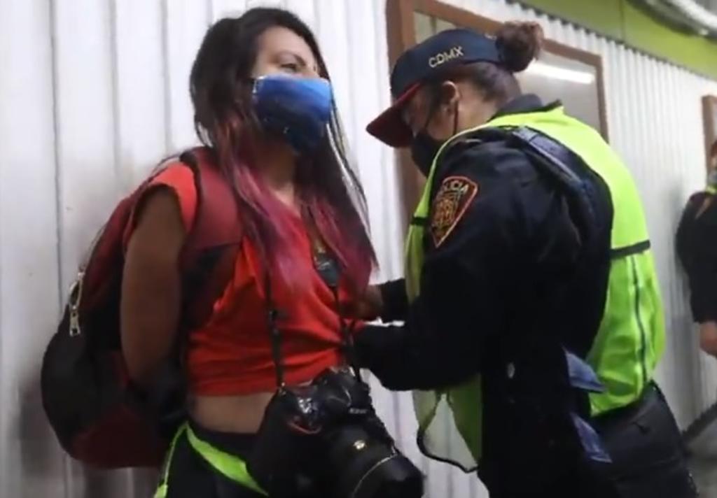 Suspenden a policías involucrados en agresión a fotoperiodista de la CDMX