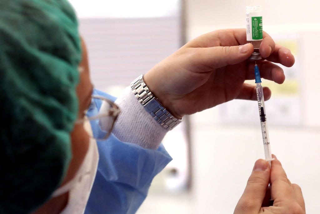 Países europeos suspenden vacunación con AstraZeneca por 'efectos adversos'