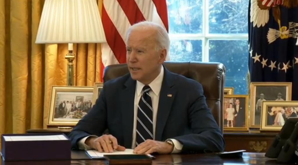 Biden firma tercer rescate fiscal en EUA contra la pandemia