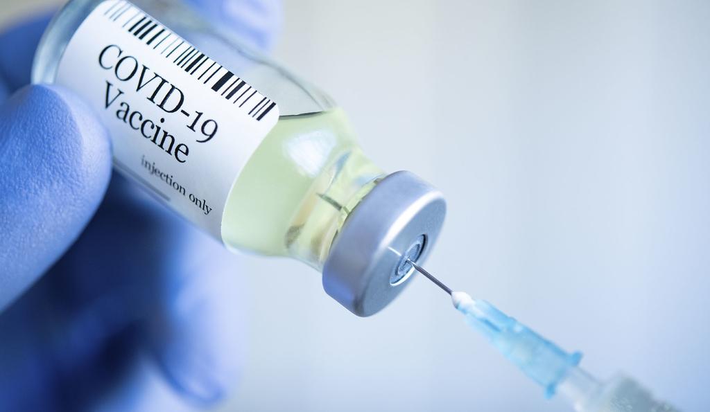 Mujer mayor pierde la vida 15 minutos después de aplicarse vacuna contra COVID-19
