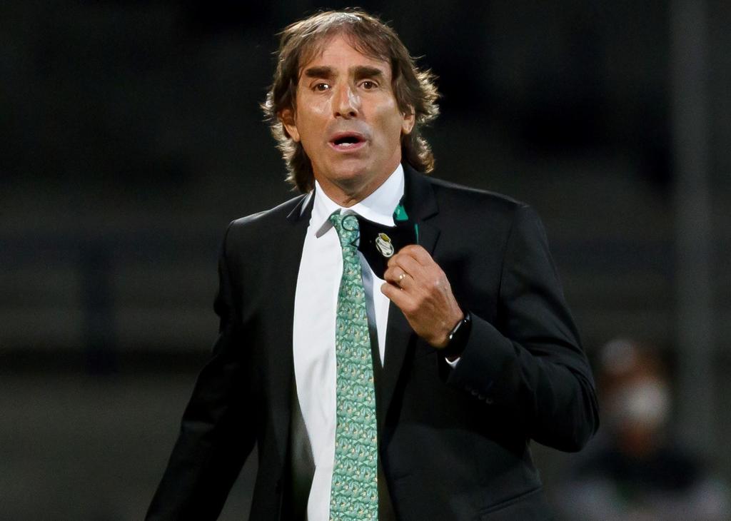 Guillermo Almada quiere primer triunfo de visita para Santos