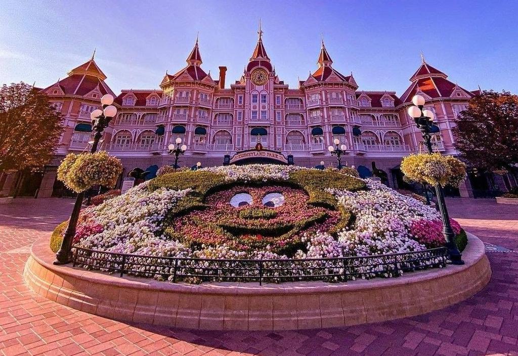 Disneyland París aplaza su reapertura por el covid