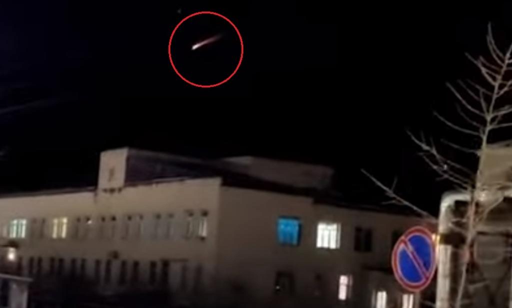 Captan objeto luminoso en el cielo de Rusia; se trataba de chatarra espacial