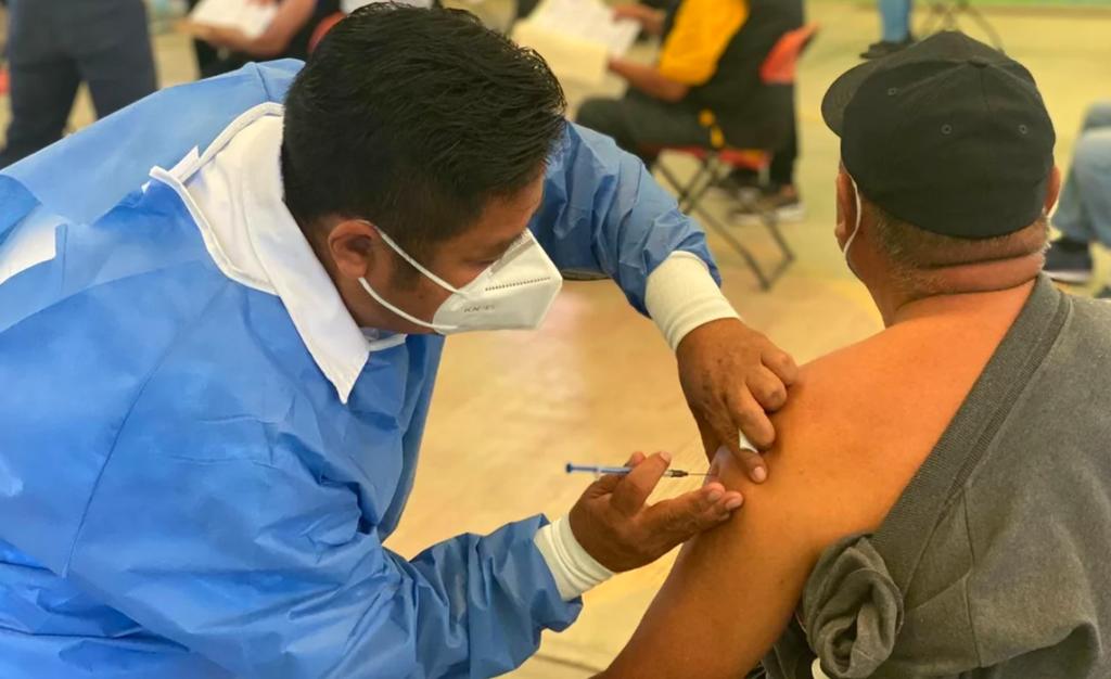 Tras 'desastre', fluye vacunación contra coronavirus en Oaxaca