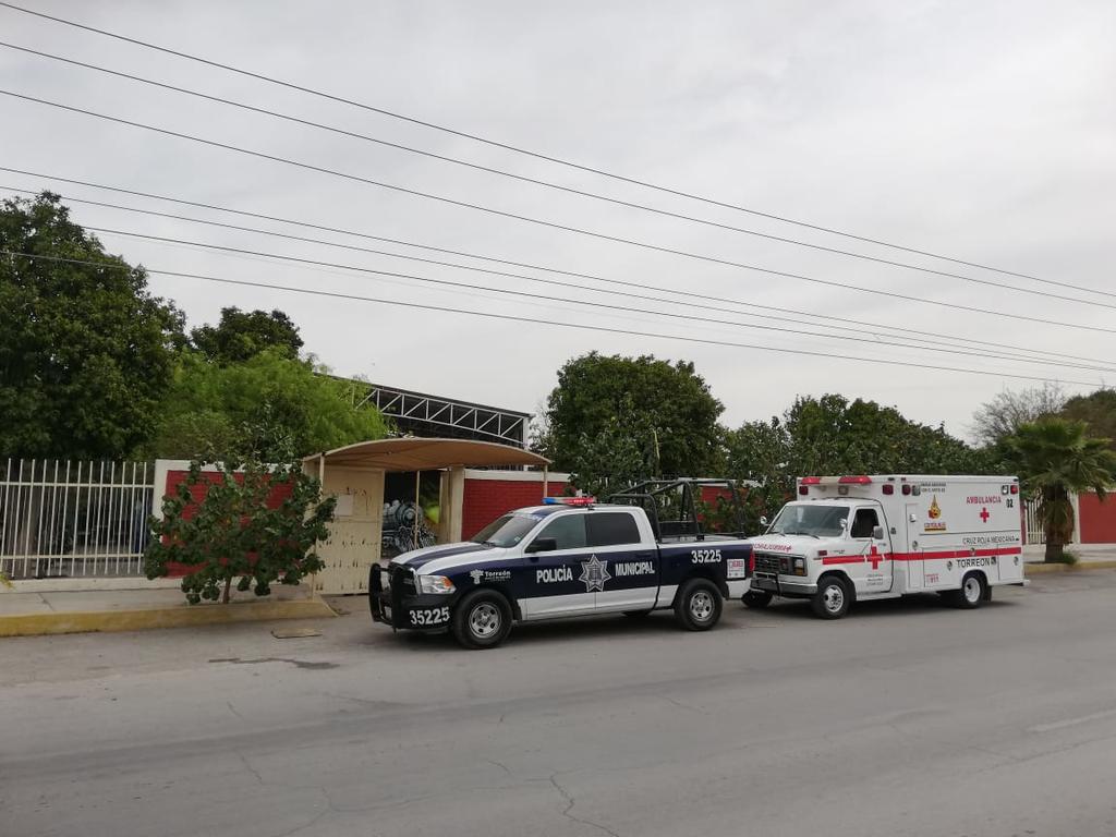 Velador resulta lesionado en primaria de Torreón tras sufrir caída