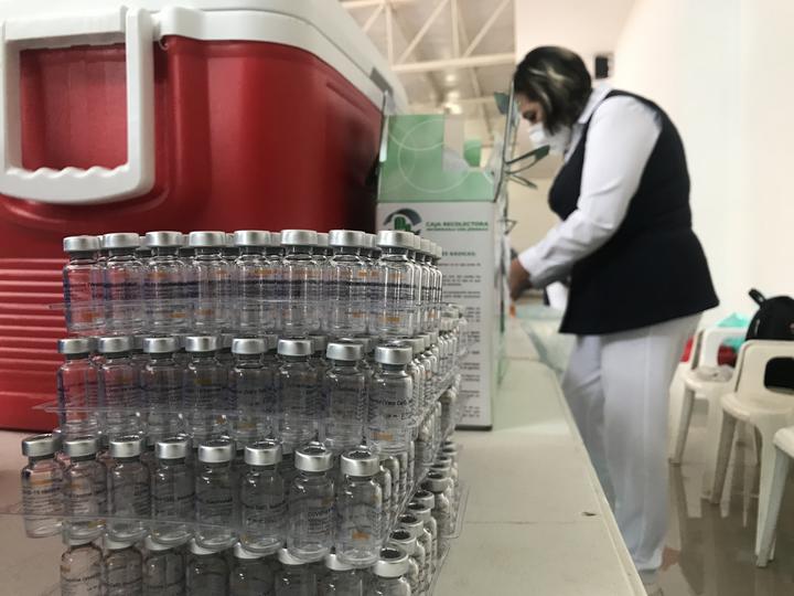 Llegan 15 mil 600 dosis de vacunas de Pfizer a Coahuila