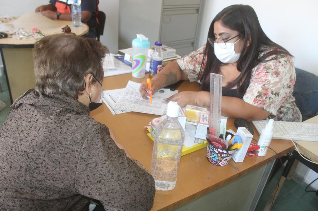 En San Pedro apoyan con registros para vacuna contra COVID-19