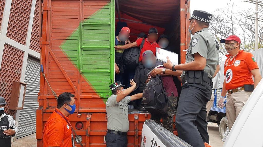 Interceptan a grupo de 329 migrantes en Chiapas