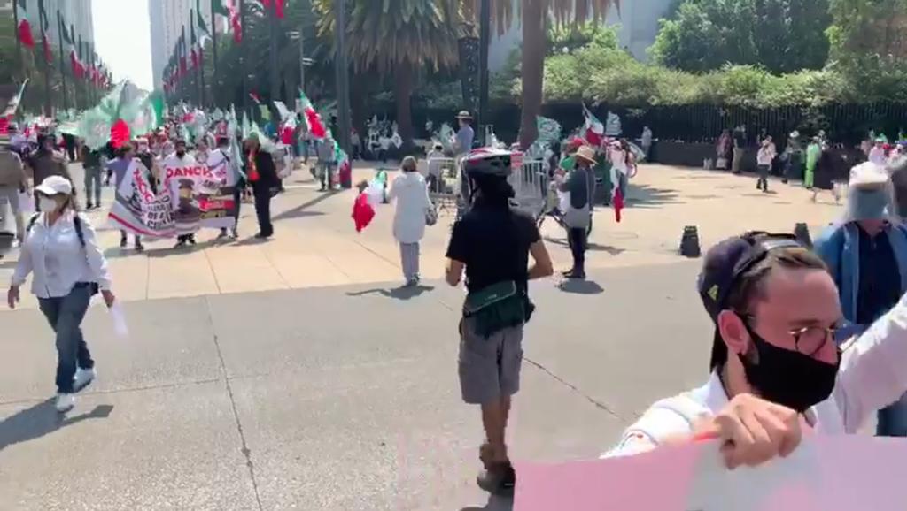 Integrantes de FRENAAA realiza marcha contra AMLO en CDMX
