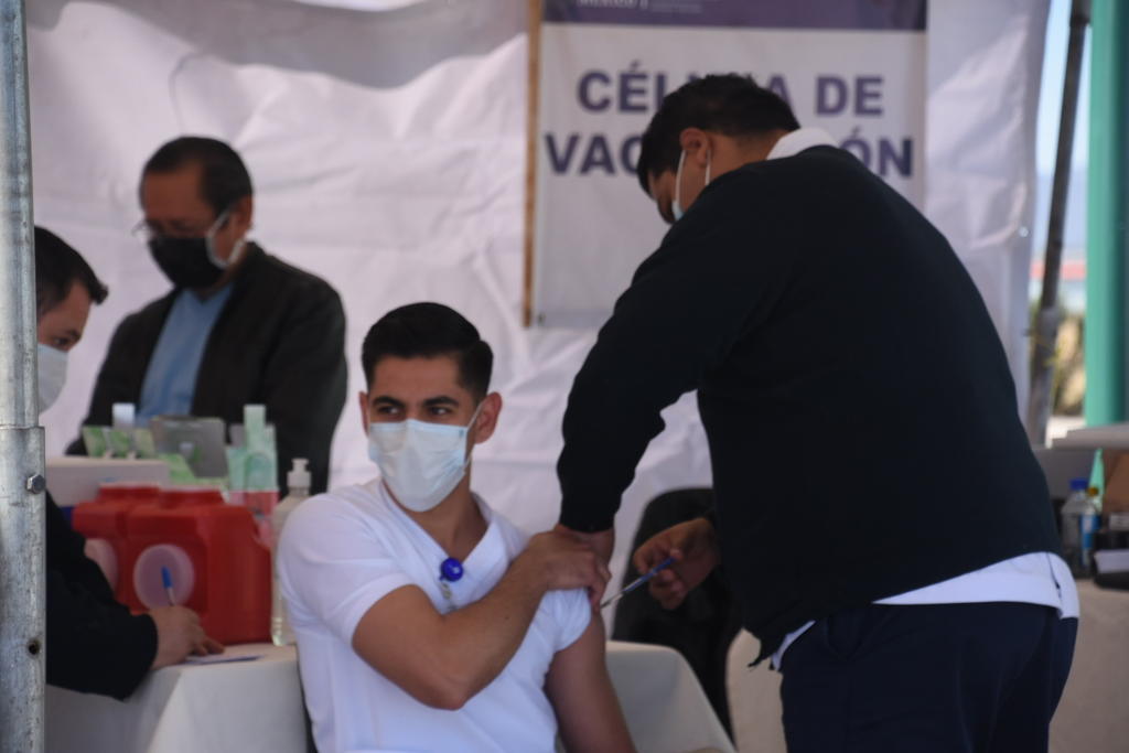 No han sido vacunados contra el COVID 950 médicos en Monclova